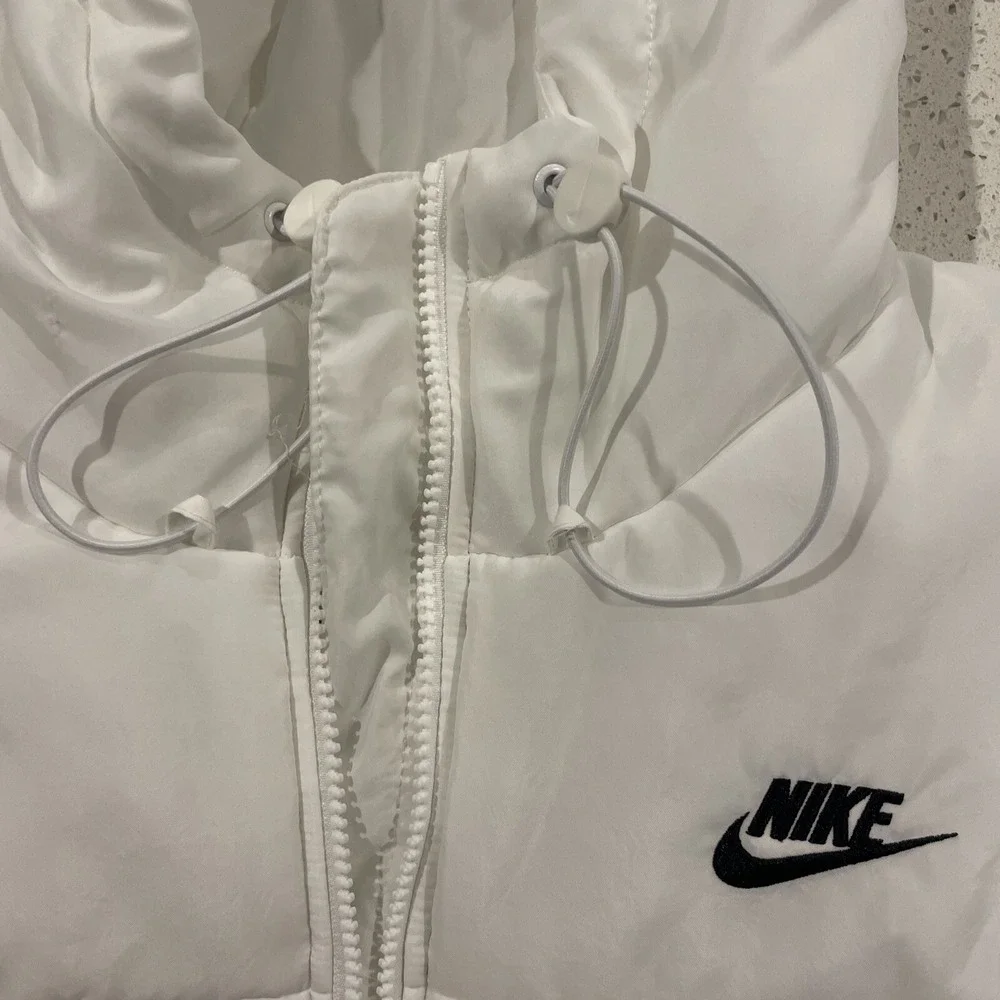 Nike Sportswear Therma-Fit White Puffer Jacket w/Hood - FB7672-100 - Women's Med